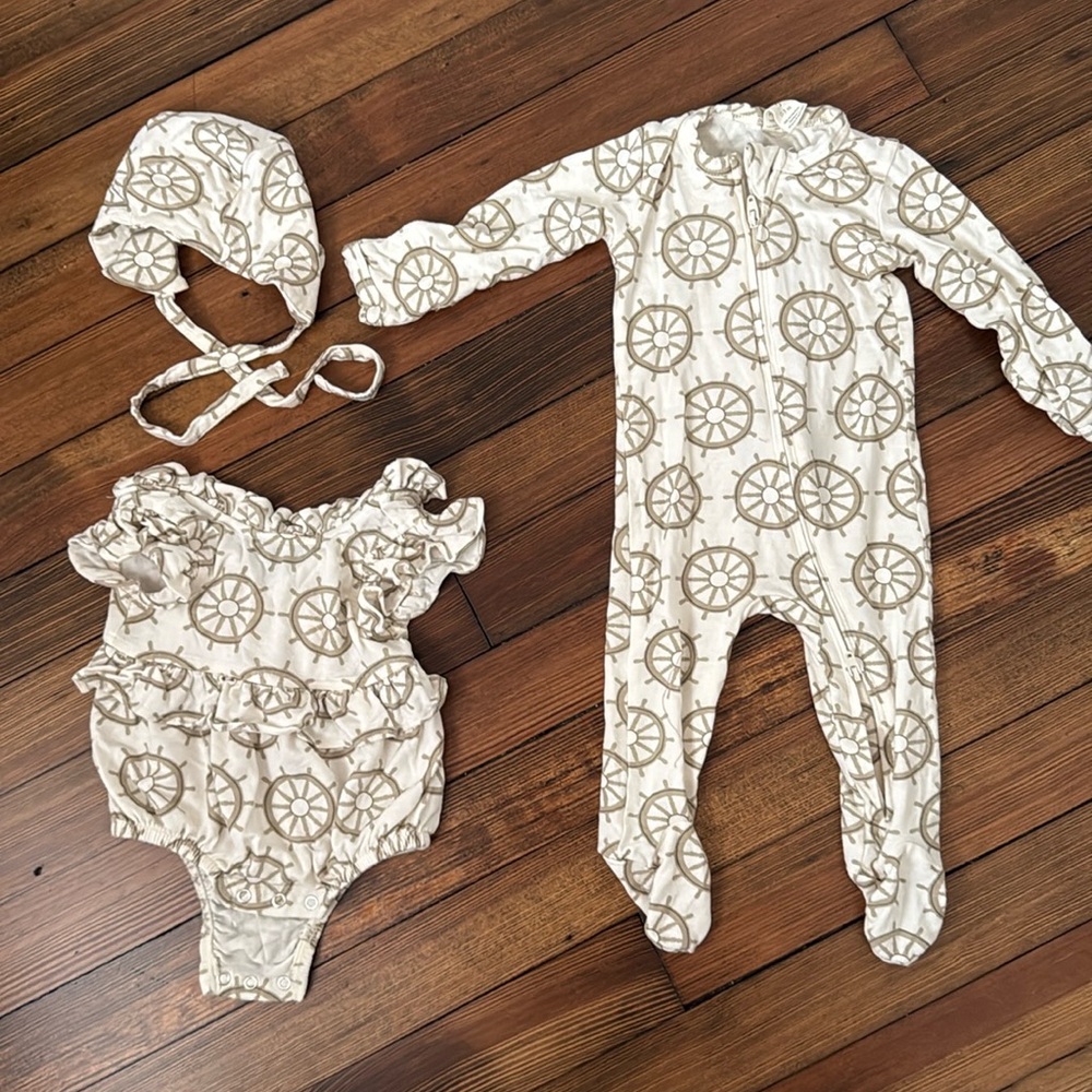 Kate Quinn 0-3M Bubble romper, two way zipper footie, and flight hat set